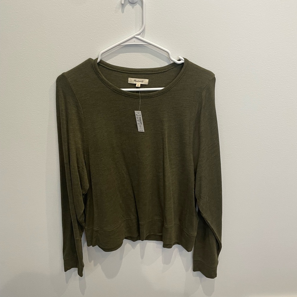 NWT madewell crewneck, so light and cozy for fall! Cutest dark green color